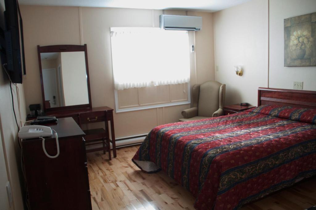 The Martin Arms Motel Sydney Room photo