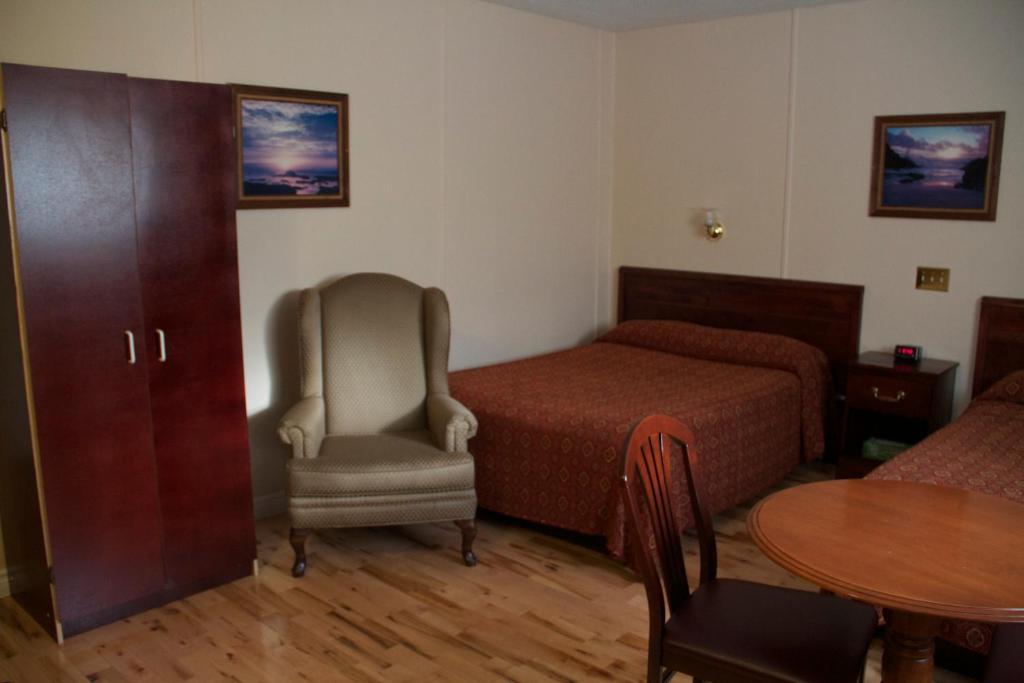 The Martin Arms Motel Sydney Room photo